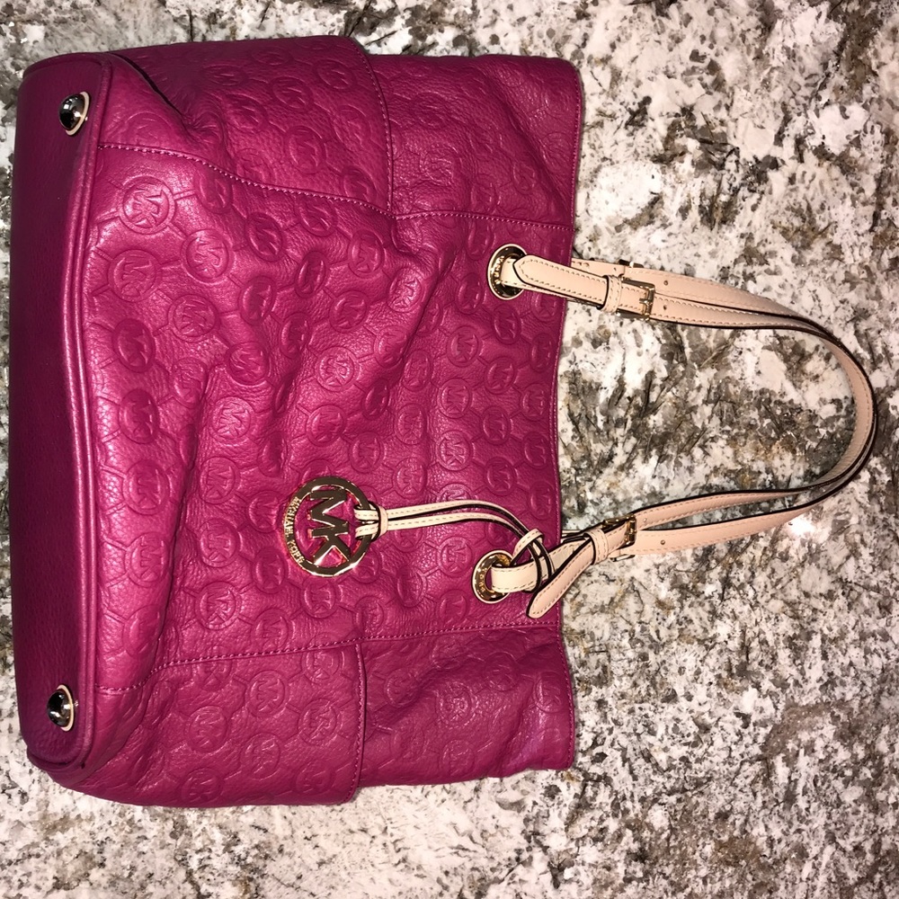 Michael Kors magenta Jet Set Tote. Genuine leather